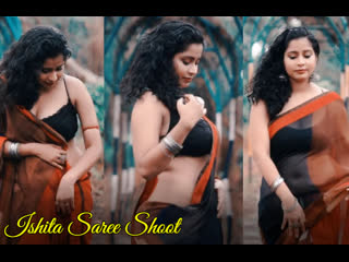 ishita-check print saree